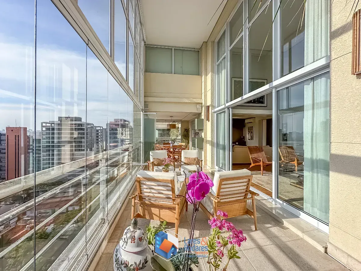Imagem Apartamento para venda em Moema com 4 quartos, sendo 4 suítes, 300m²