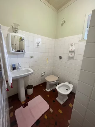 Imagem Casa em Guaratuba na região Central, muito bem localizada, uma quadra da av. 29 de abril.