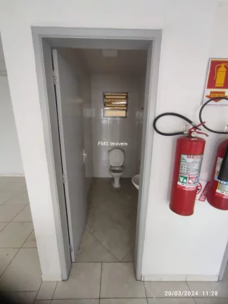 Imagem Galpão Comercial para Locação em Barueri-SP, Chácaras Marco: 2 banheiros, 4 vagas, 690m² de área!