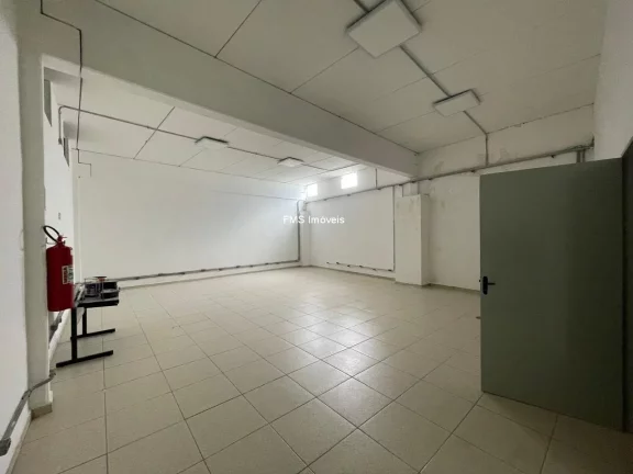 Imagem Galpão com 650m2 para locação em Barueri - SP.
