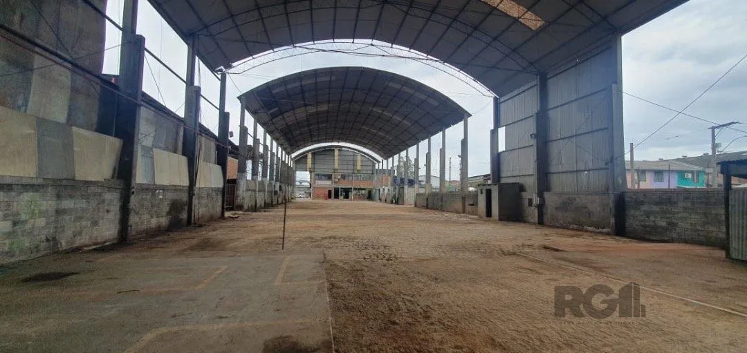 Imagem Prédio comercial com área total de 5.000 m² na rua Frederico Mentz, bairro Navegantes.