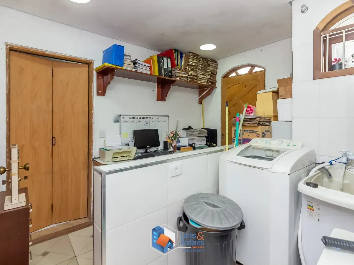 Imagem Sobrado para venda em Vila Zat com 5 quartos, sendo 2 suítes, 200m²