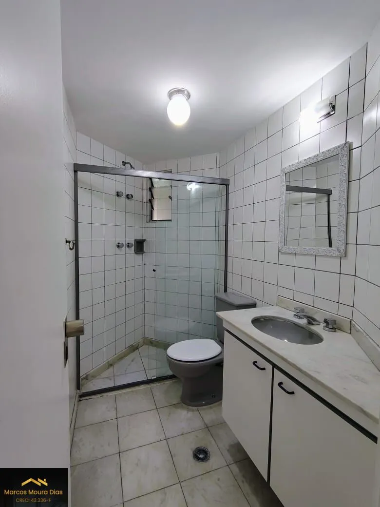 Imagem Apartamento Pinheiros, 2 dormitórios( 1 suíte) e 2 vagas, perto Metrô Fradique e com excelente valor de Condomínio. Edifício com Portaria 24 hs, Gerador e Lazer