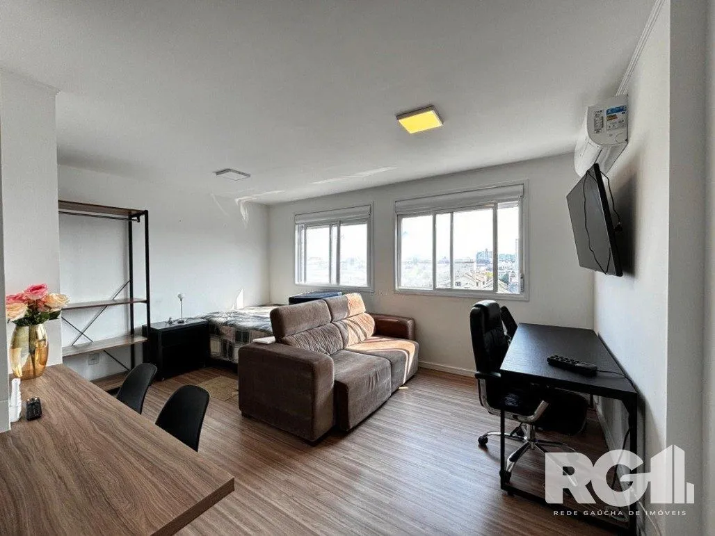 Imagem Apartamento pra investidor, 1 dormitório 51m², privativos 01 vaga locado. TOTALMENTE MOBILIADO R. Plácido de Castro - Azenha - Porto Alegre