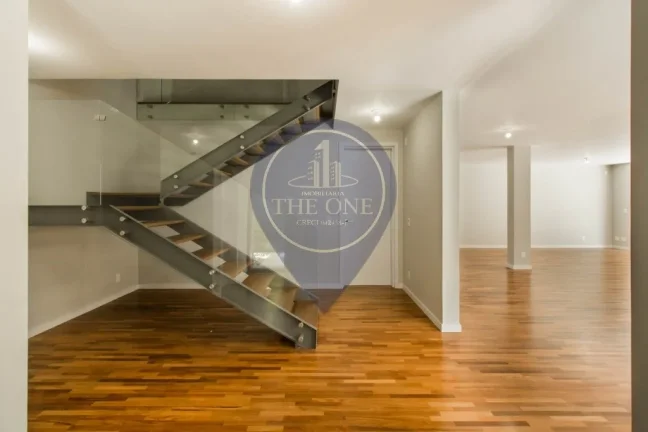 Imagem Luxuosa casa à venda em São Paulo-SP, Alto de Pinheiros: 4 quartos, 4 suítes, 5 banheiros, 6 vagas, 371 m². Imperdível!