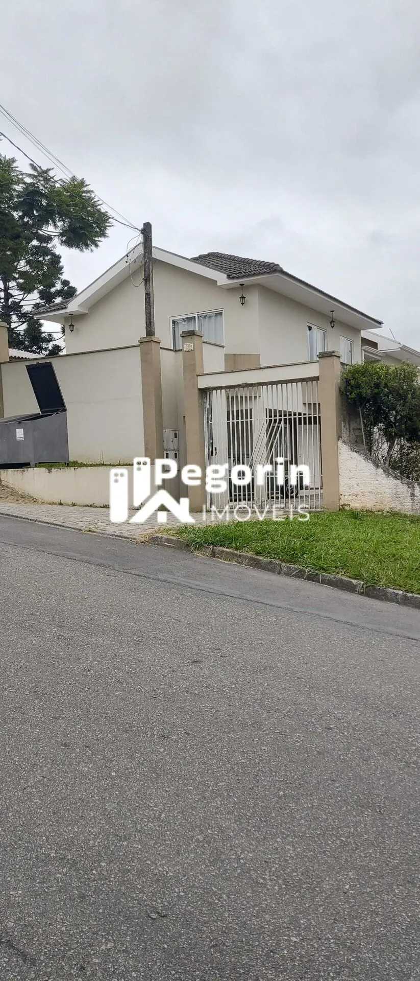 Imagem Sobrado 03 qts sendo uma suíte com hidro no bairro Santa Cândida, Curitiba-PR