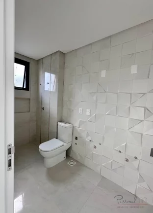 Imagem Apartamento a 100 metros da praia a venda em Jurerê, Florianópolis/SC São 3 quartos, sendo 1 suí...