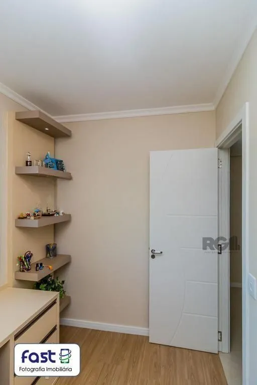 Imagem Apartamento 3 quartos, sendo 1 suíte, 82 m² de área privativa e 2 vagas de garagem individuais. Localizado na Rua/Av. Grecia, no bairro Passo D Areia em Porto Alegre.