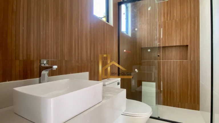 Imagem Casa com 4 Quartos, Nova e em Condomínio Clube a 15 Minutos do Centro de Teresópolis-RJ