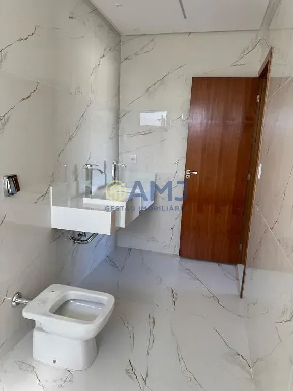 Imagem SOBRADO DE ALTO PADRÃO COM ELEVADOR PRIVATIVO, 4 SUÍTES E PISCINA AQUECIDA - PORTAL DO SOL GARDEN