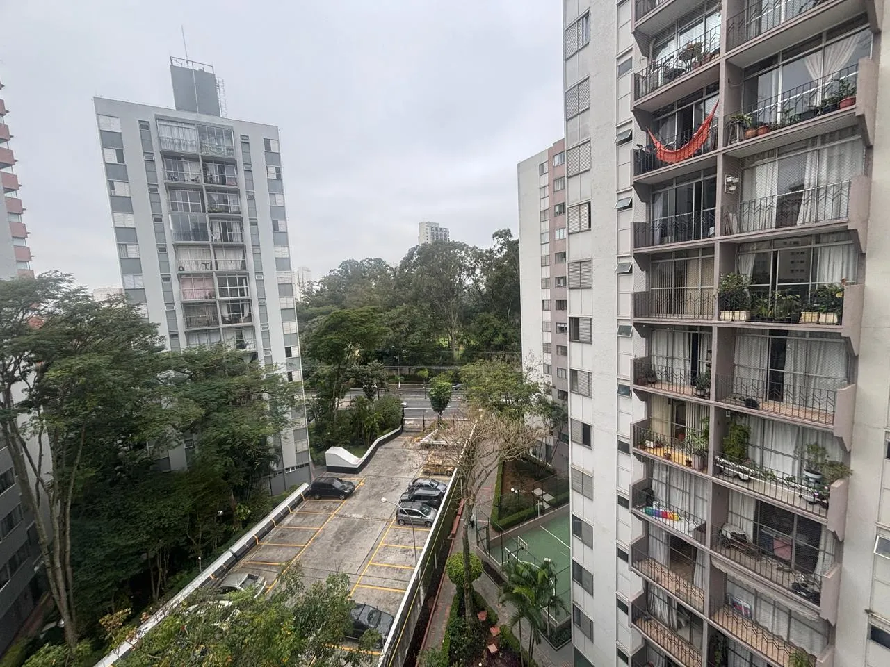 Imagem VENDO LINDO APARTAMENTO NO CONDOMÍNIO TORRES DO SABARÁ!
