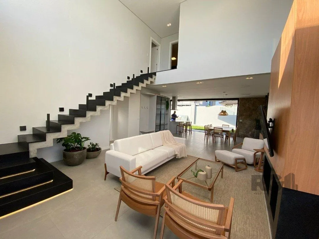 Imagem Sobrado Novo em Condomínio Fechado com 4 suítes e 238m² privativos