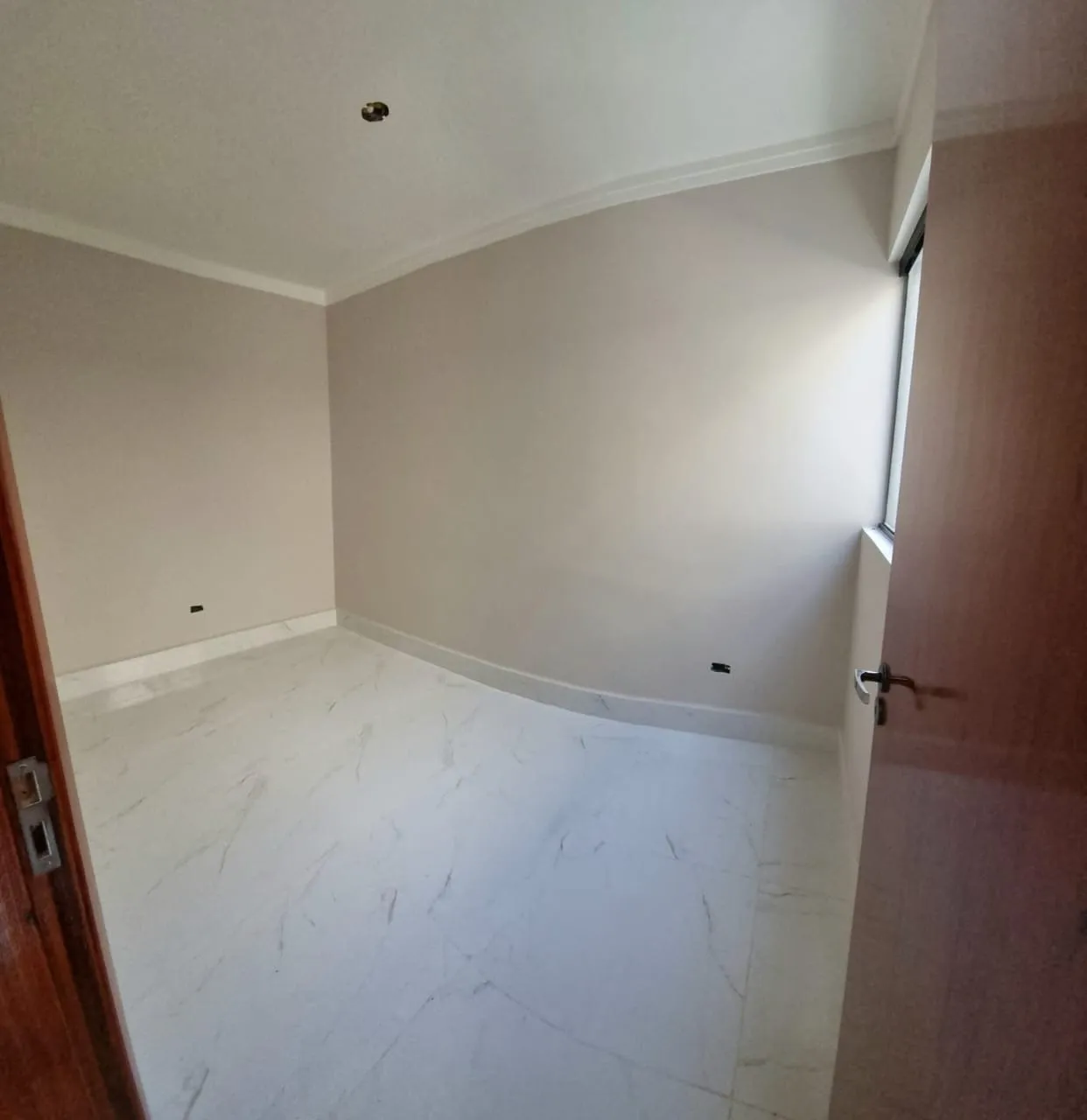 Imagem Excelente casa no Jardim Paulista, Zona Norte de Sorocaba |150,00 m² de terreno | 2 dormitórios | Sala e cozinha com pé-direito alto | Vaga de Garagem