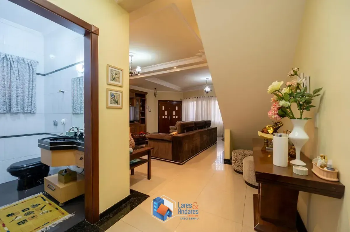 Imagem Sobrado para venda em Chácara Inglesa com 3 quartos, sendo 3 suítes, 300m²