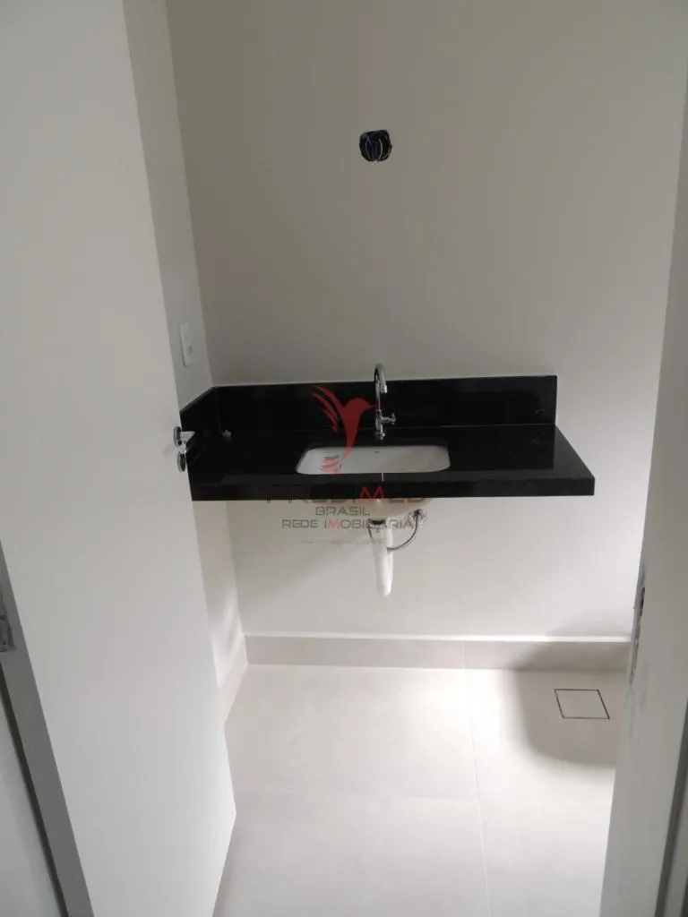 Imagem Vendo, excelente Casa Térrea com 3 Quartos, sendo 2 Suites, 3 Vagas Garagem, no Beira Rio