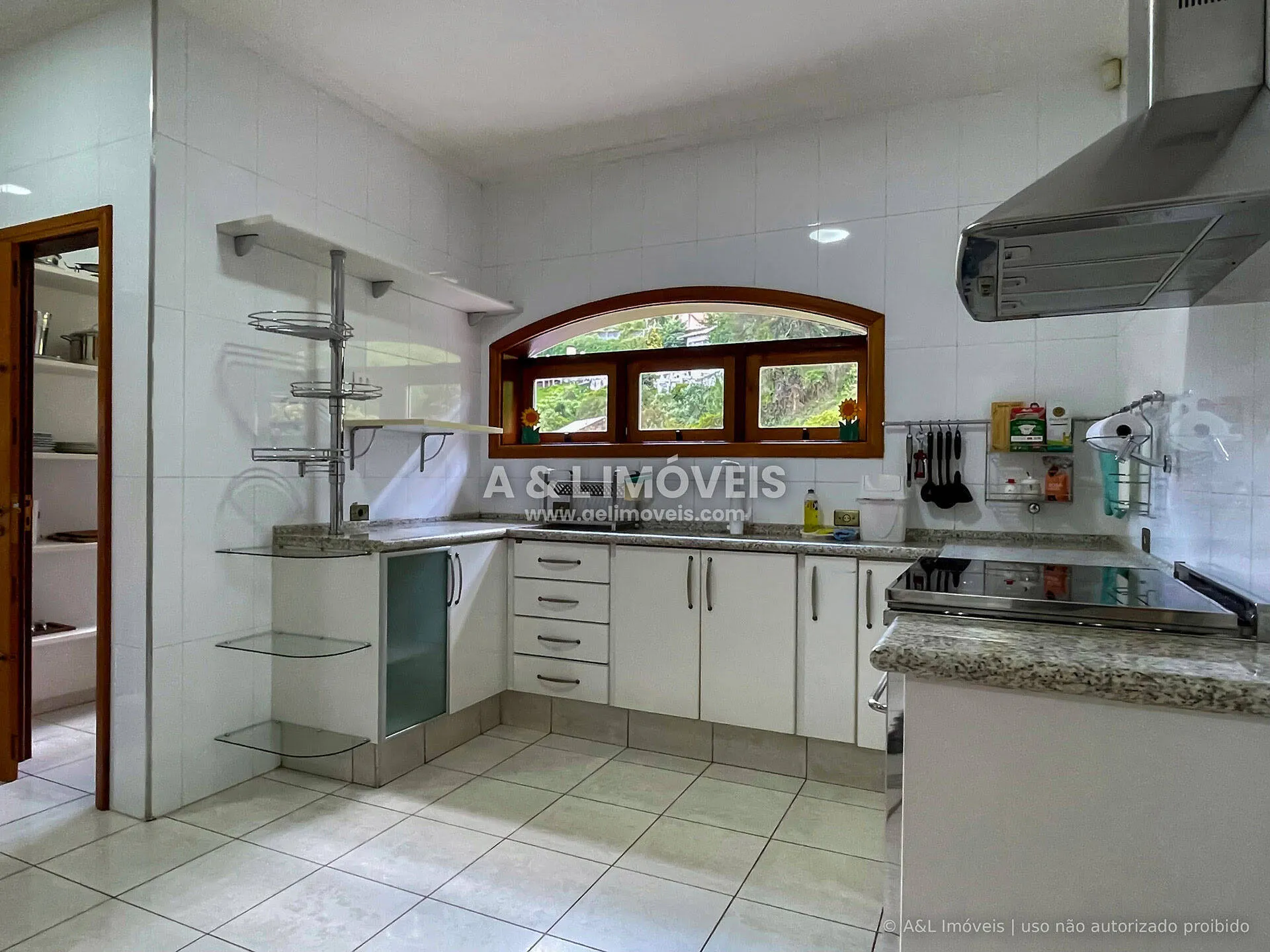 Imagem Casa em Campos do Jordão | Alto do Capivari | 4 Suítes, Lareira e Vista