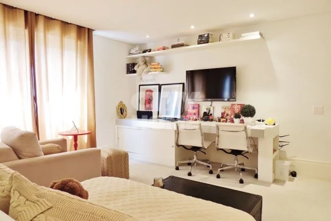 Imagem Apartamento de 346m² com ambientes amplos, e agradável varanda. Reformado com luxo e requinte. Sã...