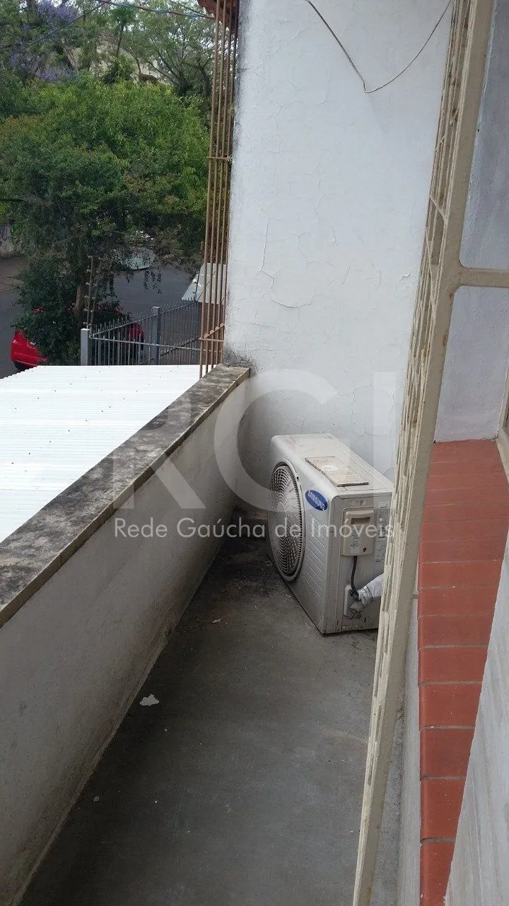 Imagem Casa com 4 quartos, 4 banheiros e amplo pátio no miolo do bairro Cidade Baixa!