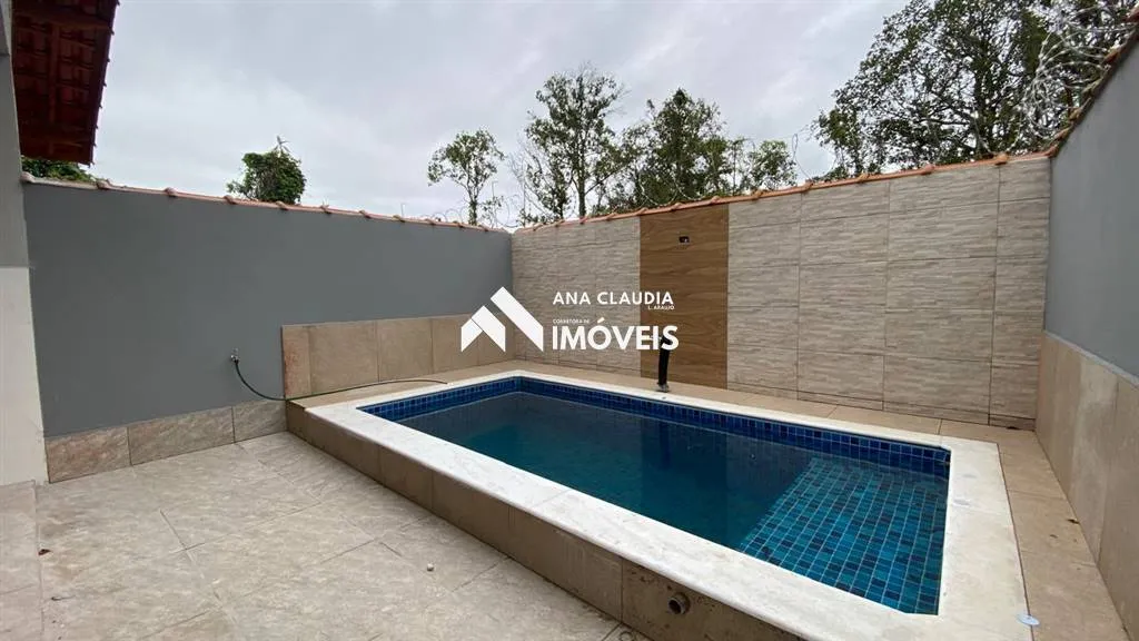 Imagem Casa nova com piscina na praia de Itanhaém, 400 metros da Av. marginal lado serra.