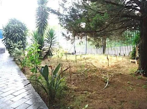 Imagem LOCAÇÃO DE CASA COMERCIAL NO CENTER VILLE, EM ARUJÁ/SP, 740m² com 2 salas, cozinha, piscina, jardim, quintal amplo e 4 vagas p/ autos. CONSULTE-NOS.