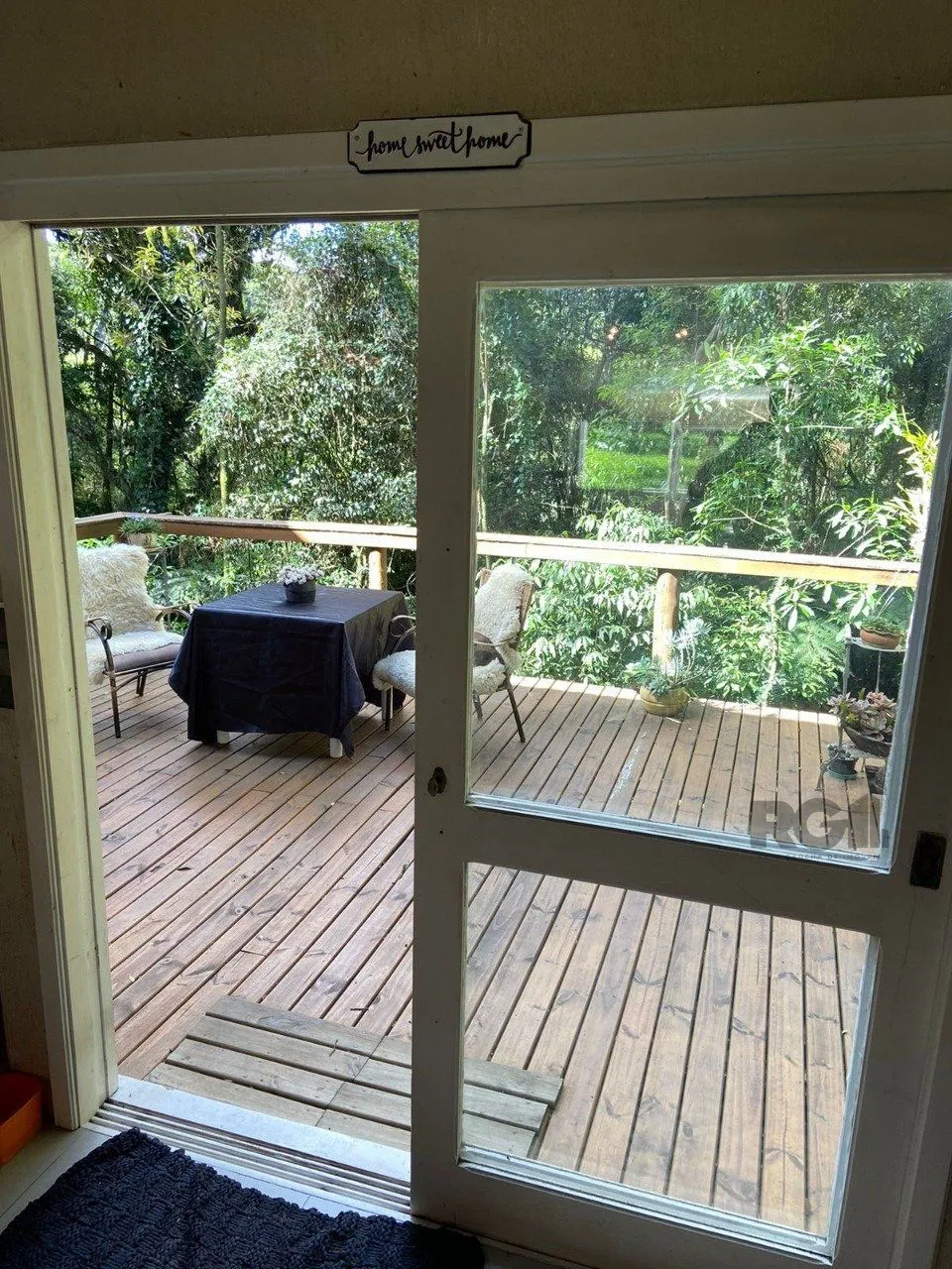 Imagem Casa com 2 suítes, lareira, deck, vaga de garagem - 140m² no bairro Laje de Pedra, Canela/RS