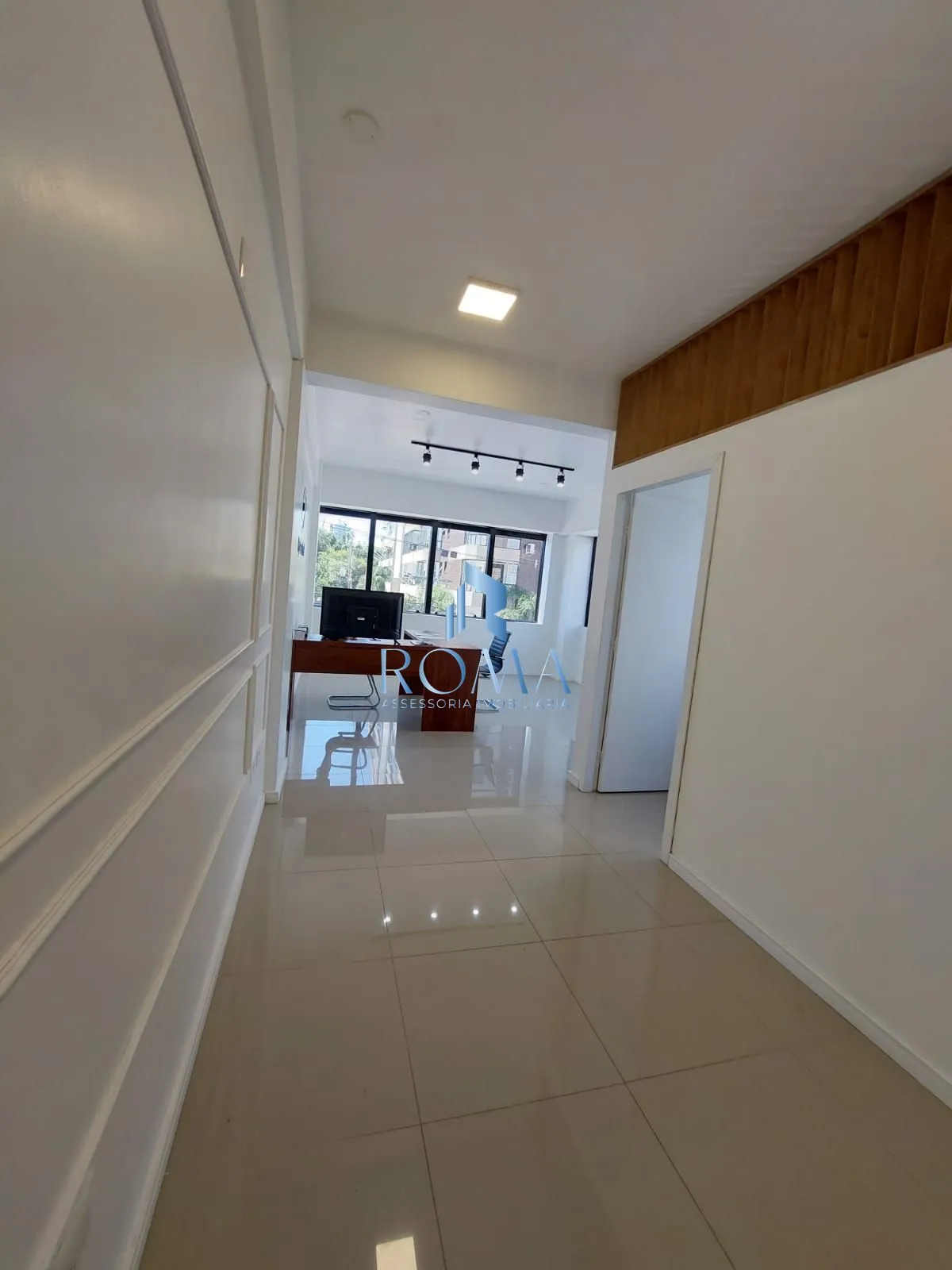 Imagem Sala Comercial 1 dormitórios à venda Nossa Senhora das Dores Santa Maria/RS