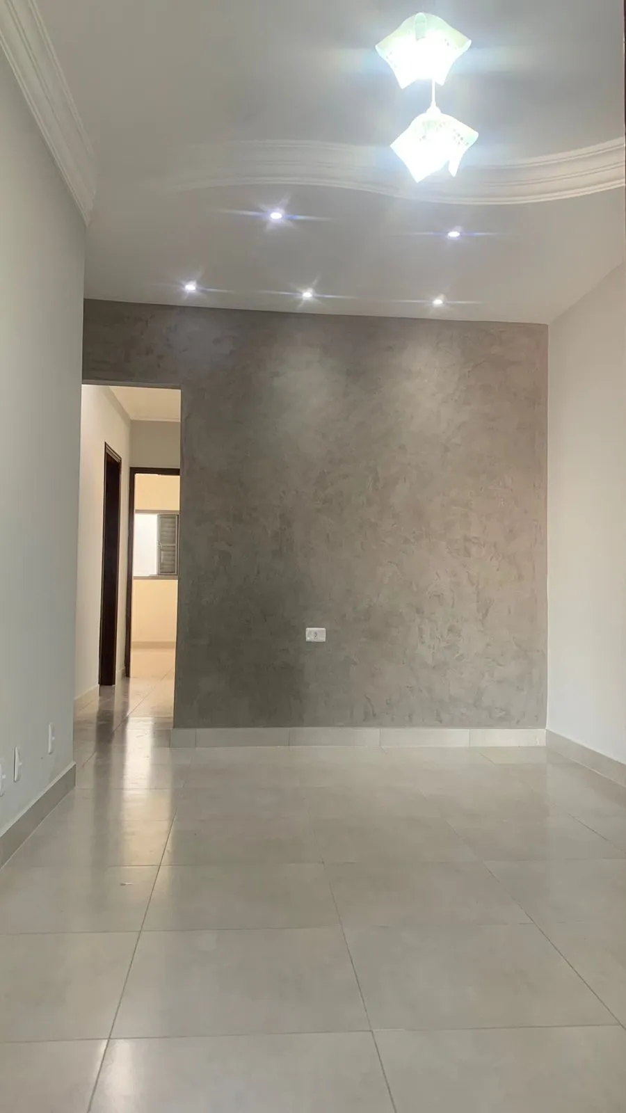 Imagem Casa Assobradada Reformada à Venda no Jd Ipiranga - Sorocaba, SP