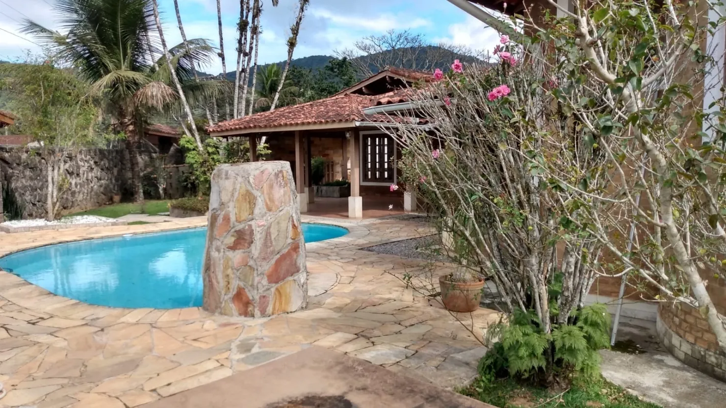 Imagem Casa à venda 2 Quartos, 2 Suites, 4 Vagas, 416M², Jardim Carolina, Ubatuba - SP