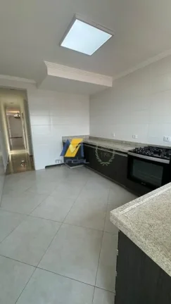 Imagem Sobrado à Venda com 181m², 3 dormitórios, 1 suíte, 1 sala e 5 vagas!!!