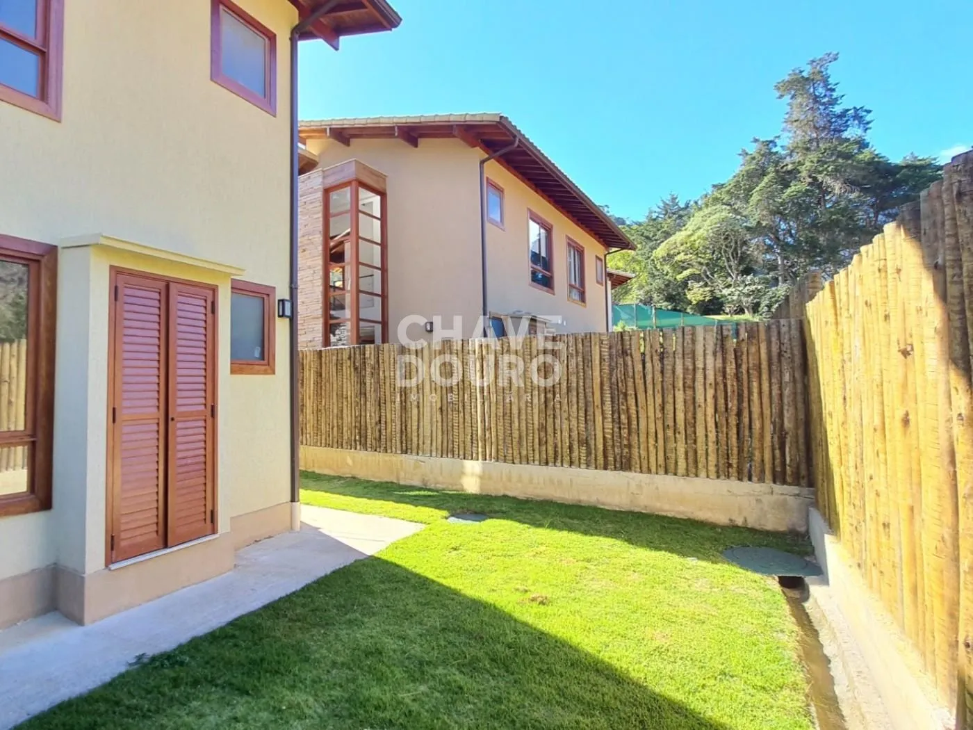 Imagem Charmosa casa em condomínio, para venda em Itaipava, Petrópolis RJ