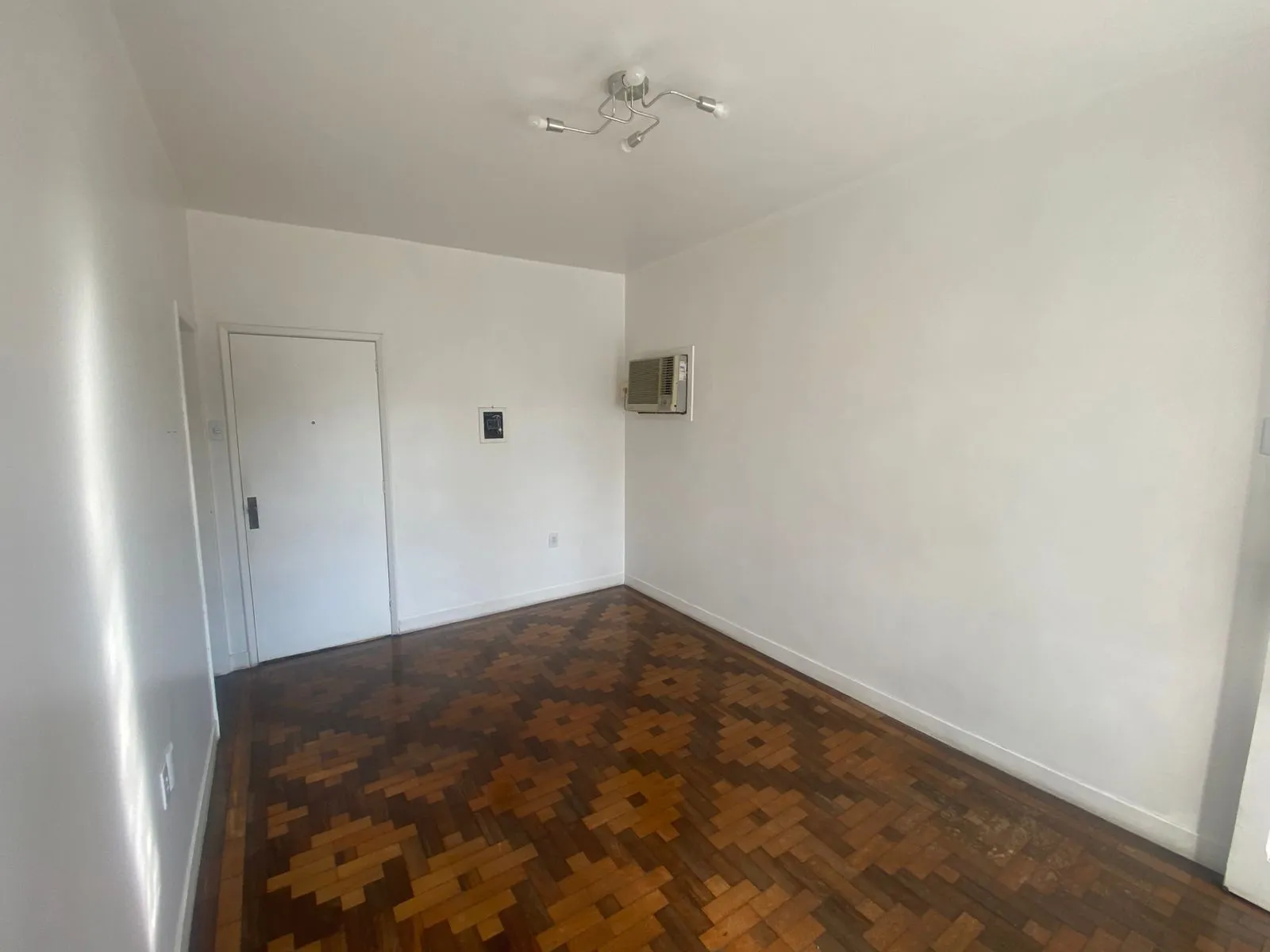 Imagem Apartamento 3 dormitórios 2 banheiros e sacada Menino Deus