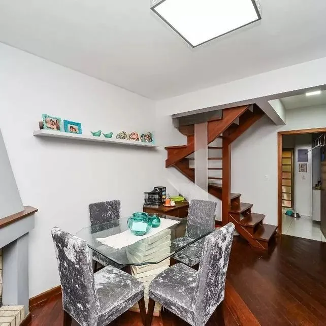 Imagem Casa em Condomínio com 3 Quartos, Piscina, Quintal e 2 Vagas
