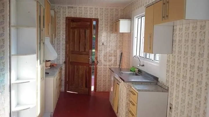 Imagem Casa para Venda - 68m², 2 dormitórios, 1 vaga - Belém Novo