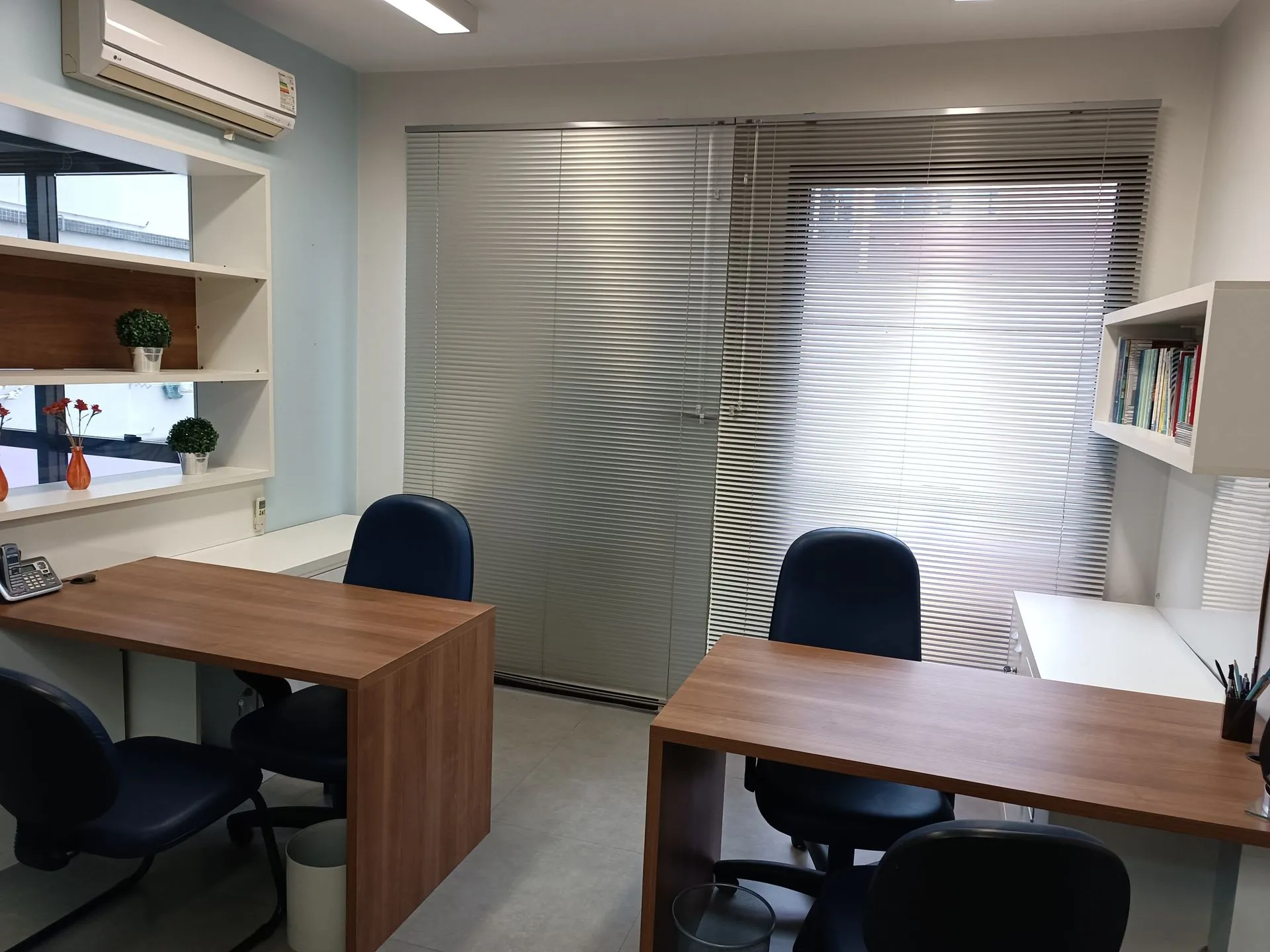 Imagem Sala comercial à venda em Porto Alegre, Menino Deus, 35.75m2