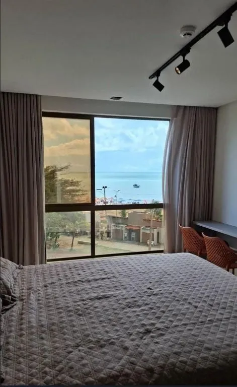 Imagem Flat pé na areia em Ponta de Campina, mobiliado, andar alto, vista para o mar, piscina panorâmica e lazer completo.