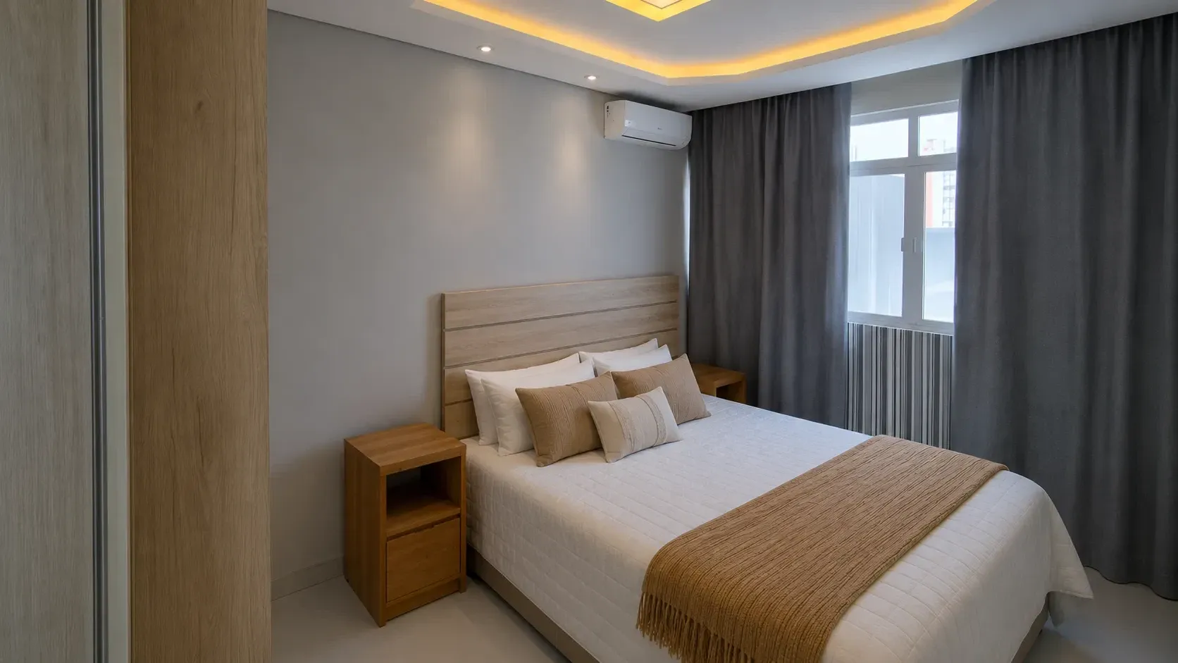 Imagem Apartamento com 2 Quartos à Venda, Locação ou Temporada, 72 metros em Centro - Florianópolis