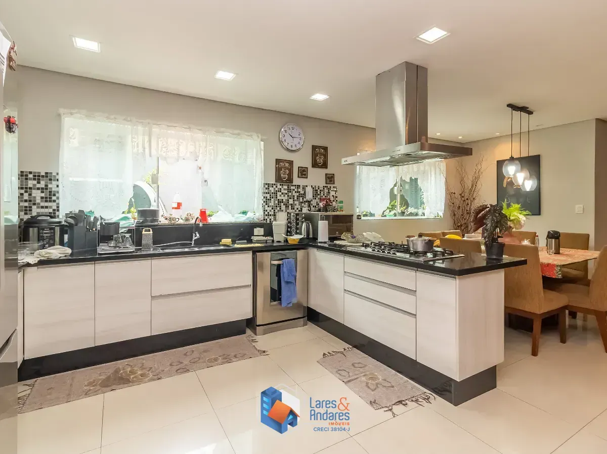 Imagem Sobrado para venda em Jaraguá com 3 quartos, sendo 3 suítes, 335m²