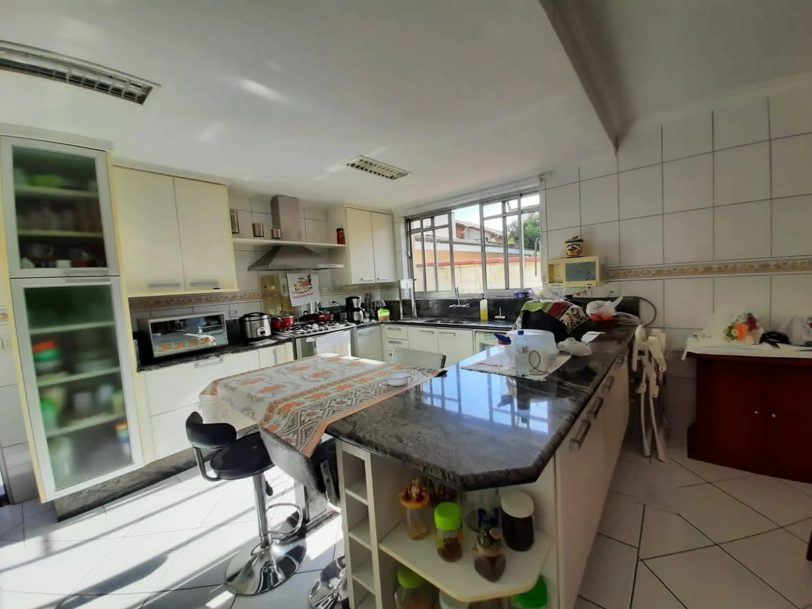 Imagem Sobrado de 387m² Localizado no Alphaville Residencial 3 - Santana de Parnaíba/SP!