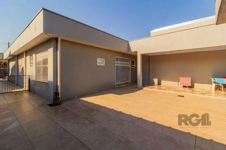 Imagem Vendo casa no Bairro Cristo Redentor em Porto Alegre.