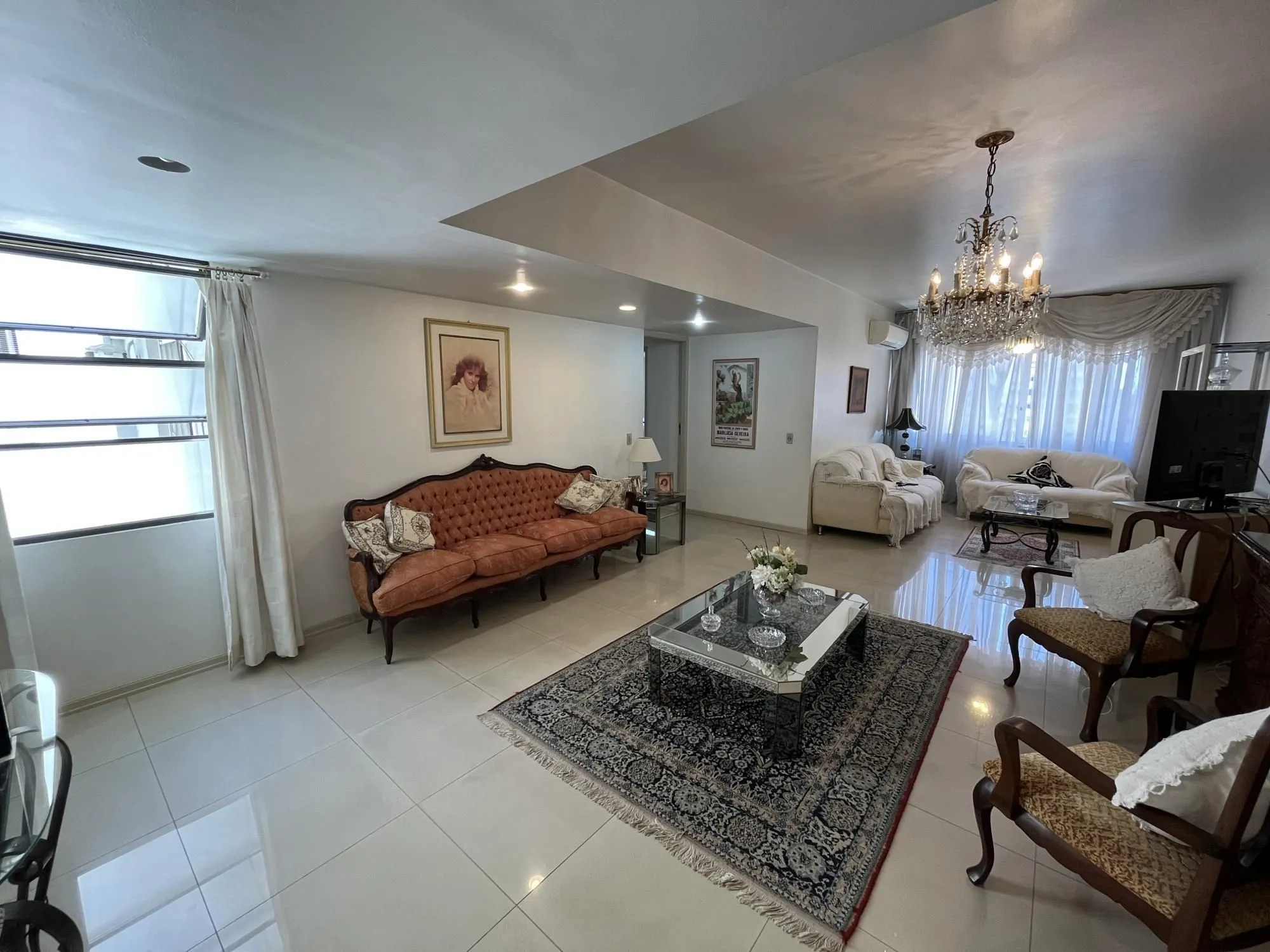 Imagem Apartamento Venda - 190.8m², 3 dormitórios, 1 suíte, 1 vaga - Centro Histórico