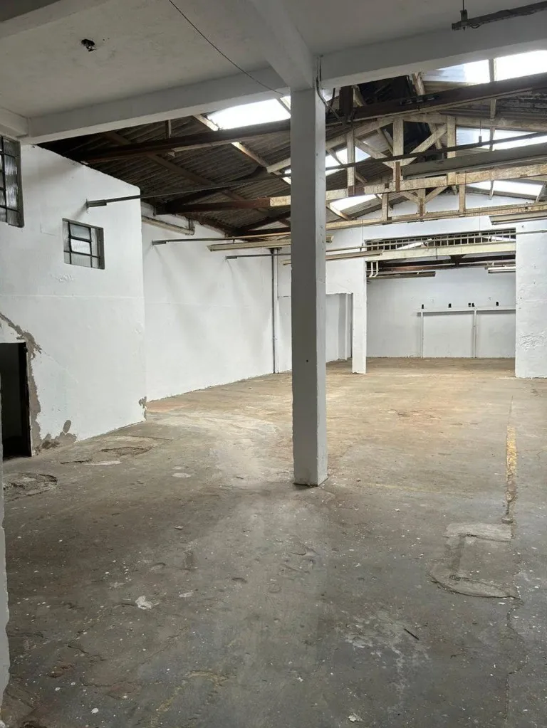 Imagem Galpão Comercial na Vila Antonieta - São Paulo-SP 380m² - 5 Banheiros Venda ou Locação