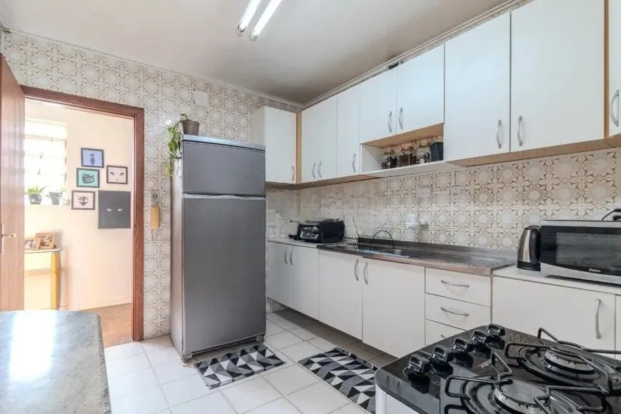 Imagem Apartamento de 3 Dormitórios com Garagem à Venda no Rio Branco, Próximo à Redenção