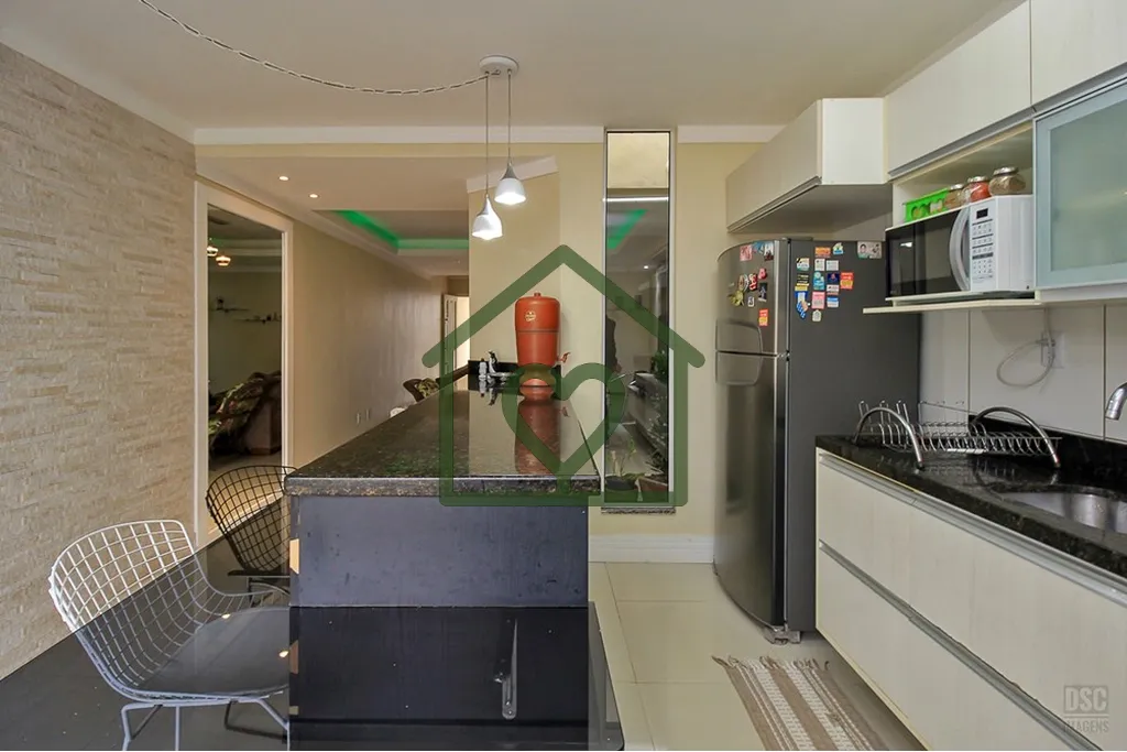 Imagem Excelente Oportunidade de sobrado com frente leste e fundos oeste, piso de porcelanato, escadas reve...