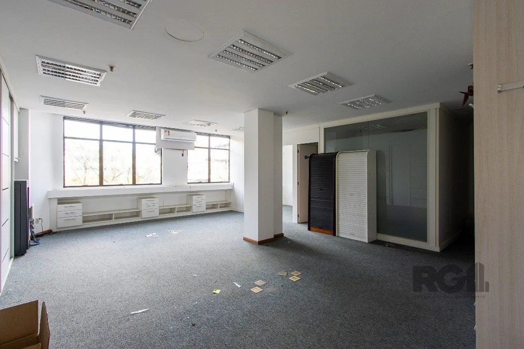 Imagem SALA COMERCIAL BAIRRO MENINO DEUS - 82m² DE ÁREA PRIVATIVA, 1 VAGA