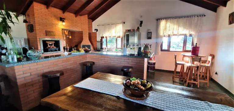 Imagem Casa com 3 Quartos à Venda, 223 m² em Novo Mundo - Curitiba