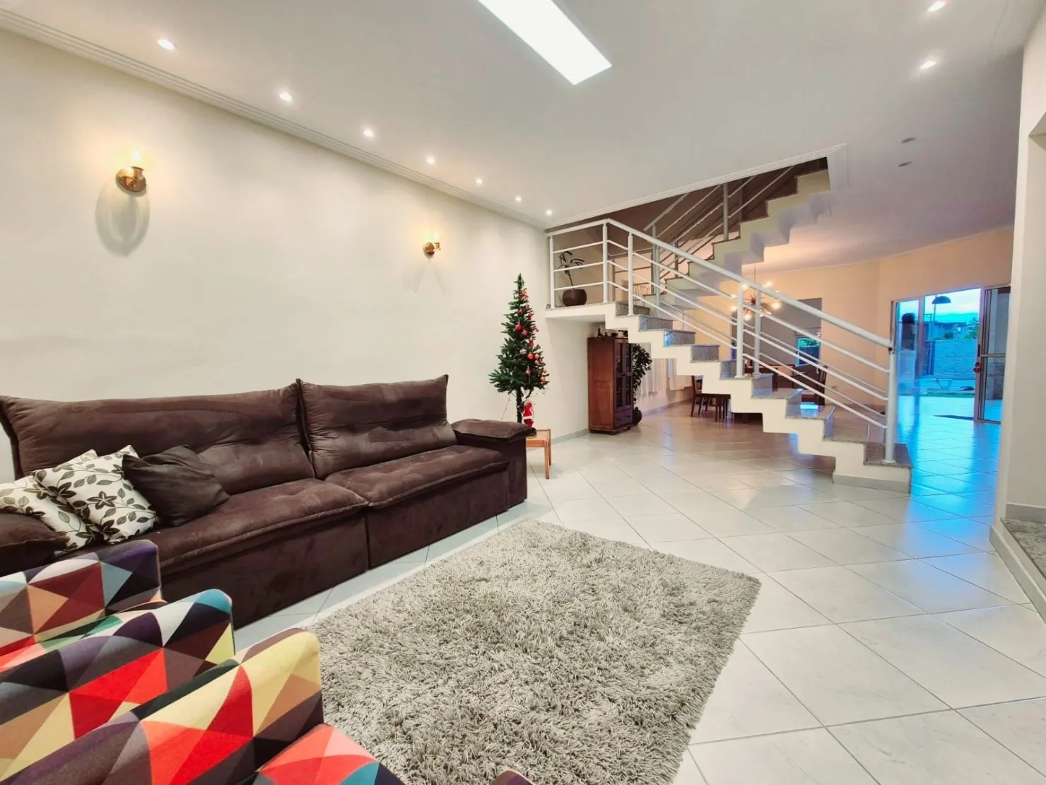 Imagem Luxuosa Casa com Piscina, Área Gourmet e Conexão com a Natureza no Condomínio Real Ville - 435 m² de Terreno