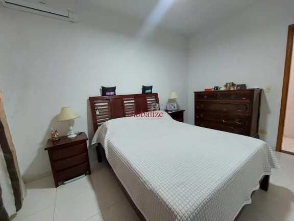 Imagem Casa com 6 Quartos e 5 banheiros à Venda, 212 m² por R$ 1.500.000