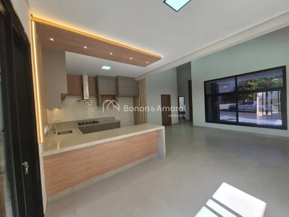 Imagem Casa moderna e sofisticada à venda em condomínio com segurança 24 horas, ideal para quem busca co...