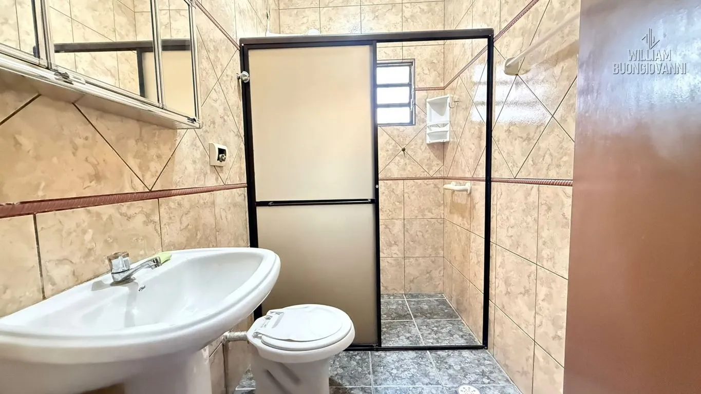 Imagem Casa c/ Suíte, 2 Vagas e Excelente Localização na Ocian