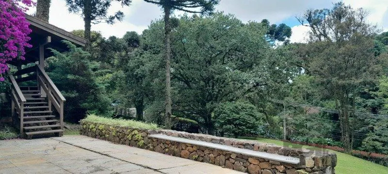 Imagem BELÍSSIMA CASA EM GRAMADO - JUNTO AO LAGO NEGRO